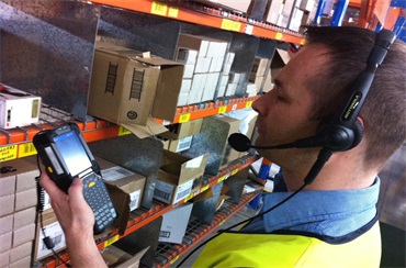 What are the classification of RFID readers and advantages?